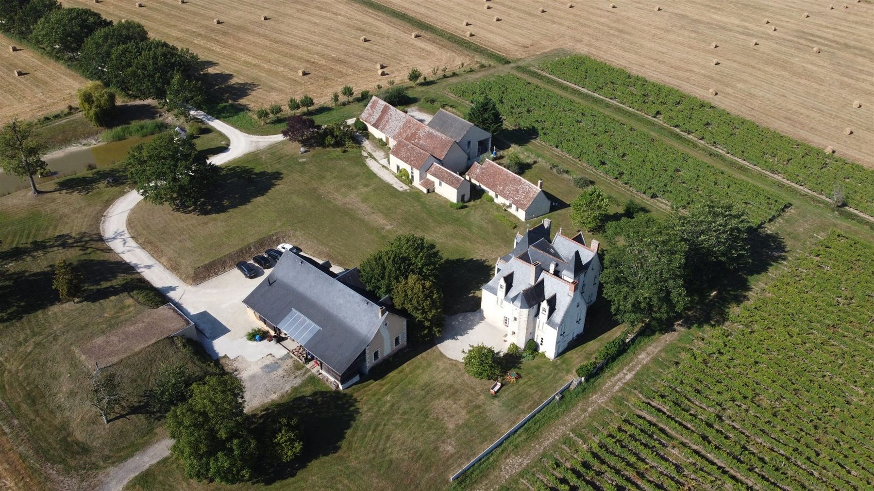 Vue aérienne du Château La Roche en Loire